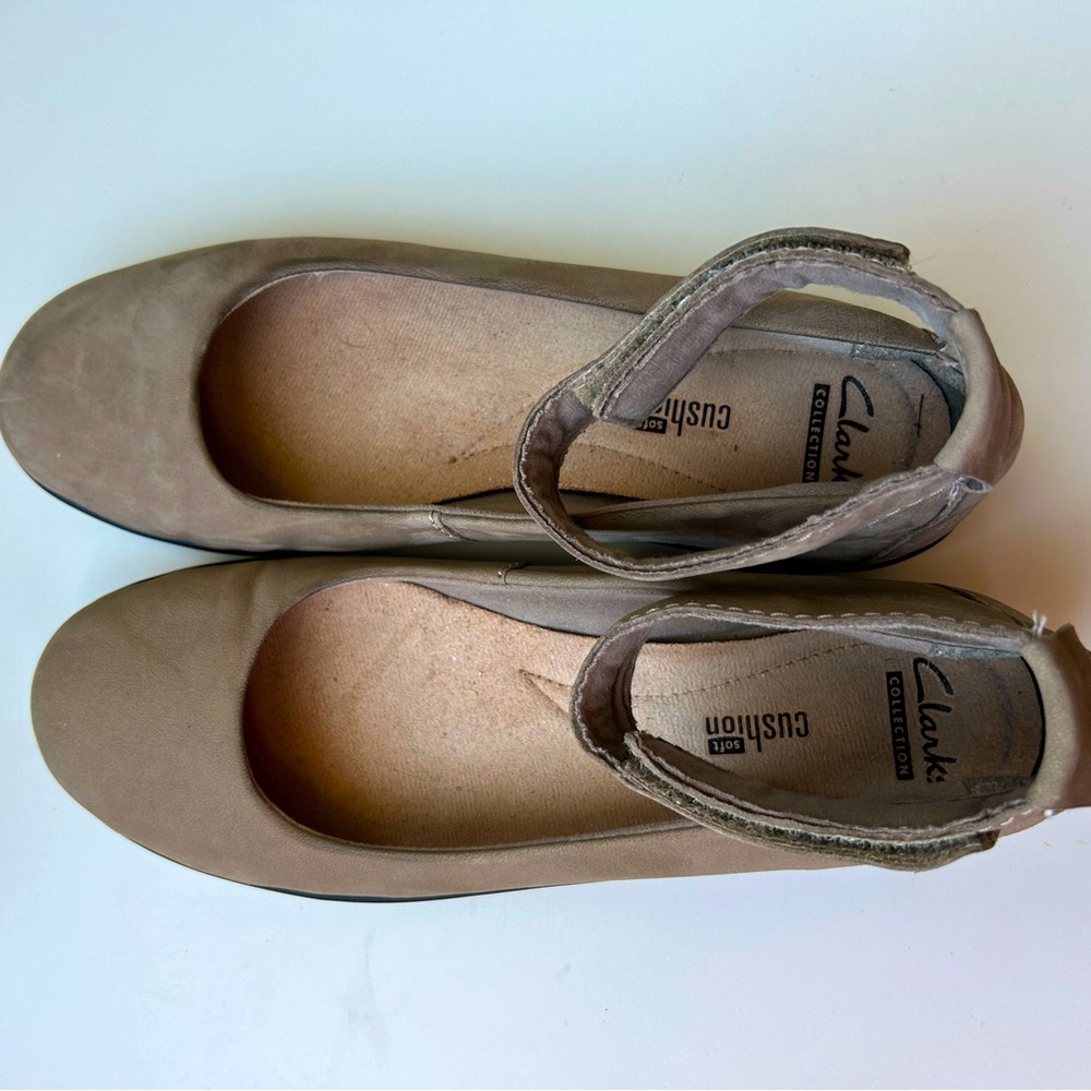 Clark’s collection size 7.5 (women) brown suede leather NEW